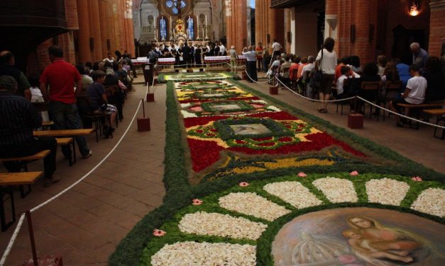 CHIARAVALLE DELLA COLOMBA: INFIORATA